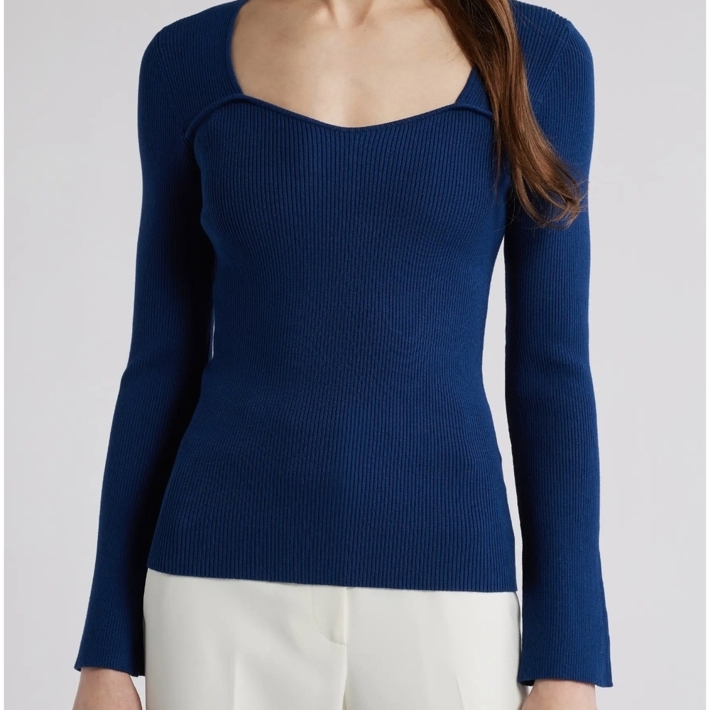 Elie Tahari Navy Blue sweetheart neck Line Knit Shirt w/bell Line Sleeve
